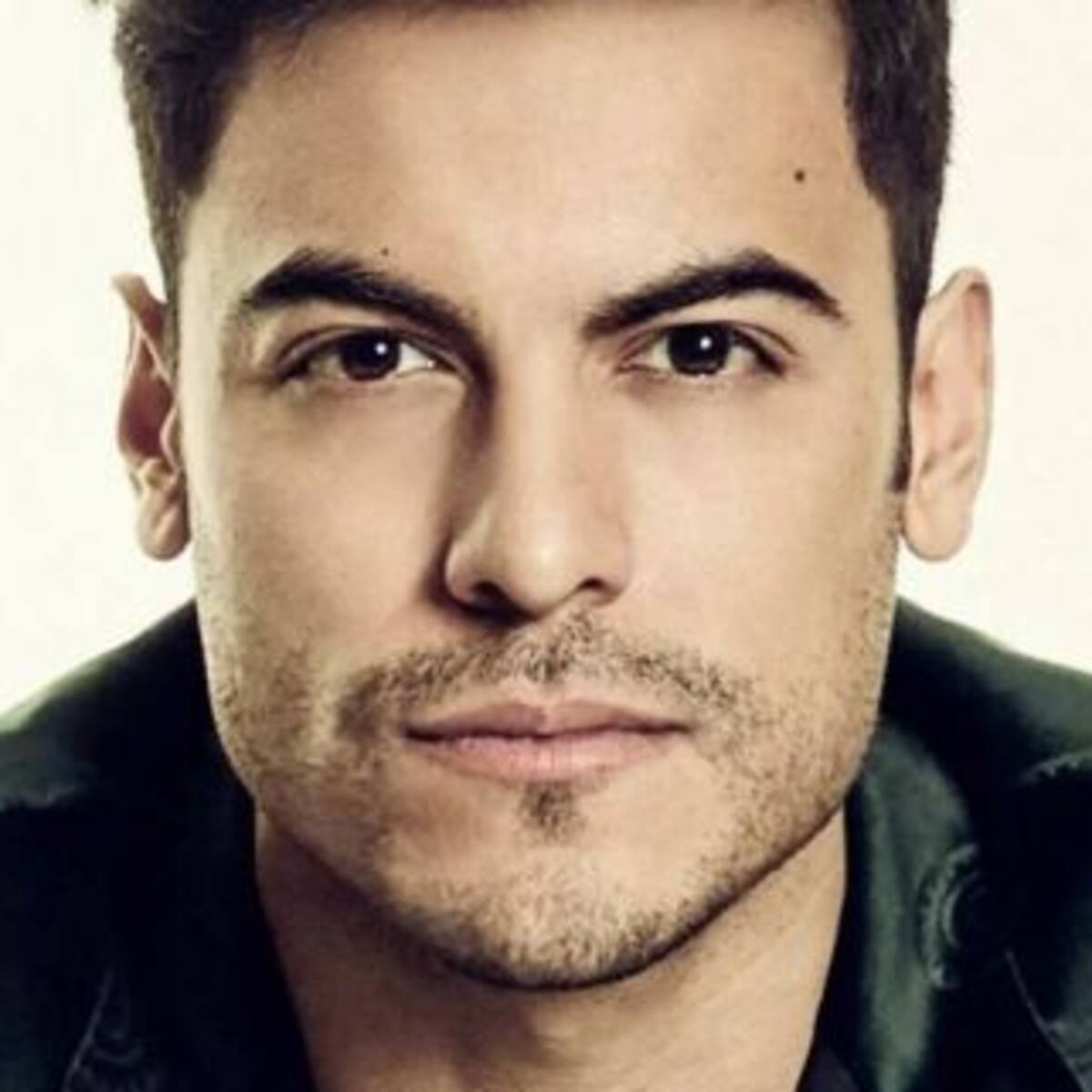 La dura historia de vida de Carlos Rivera antes de ser cantante