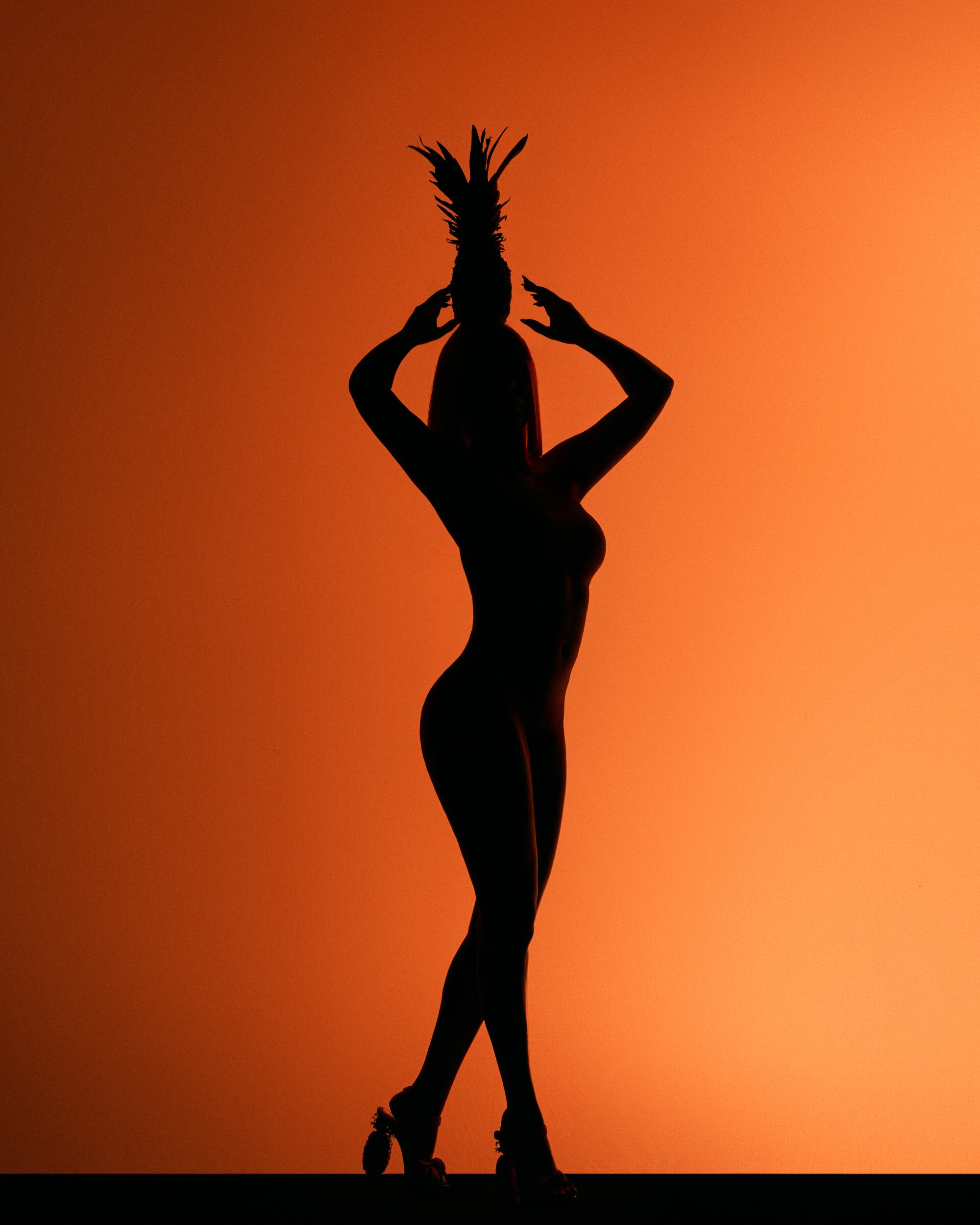 Karol G posa para Crazy Horse París