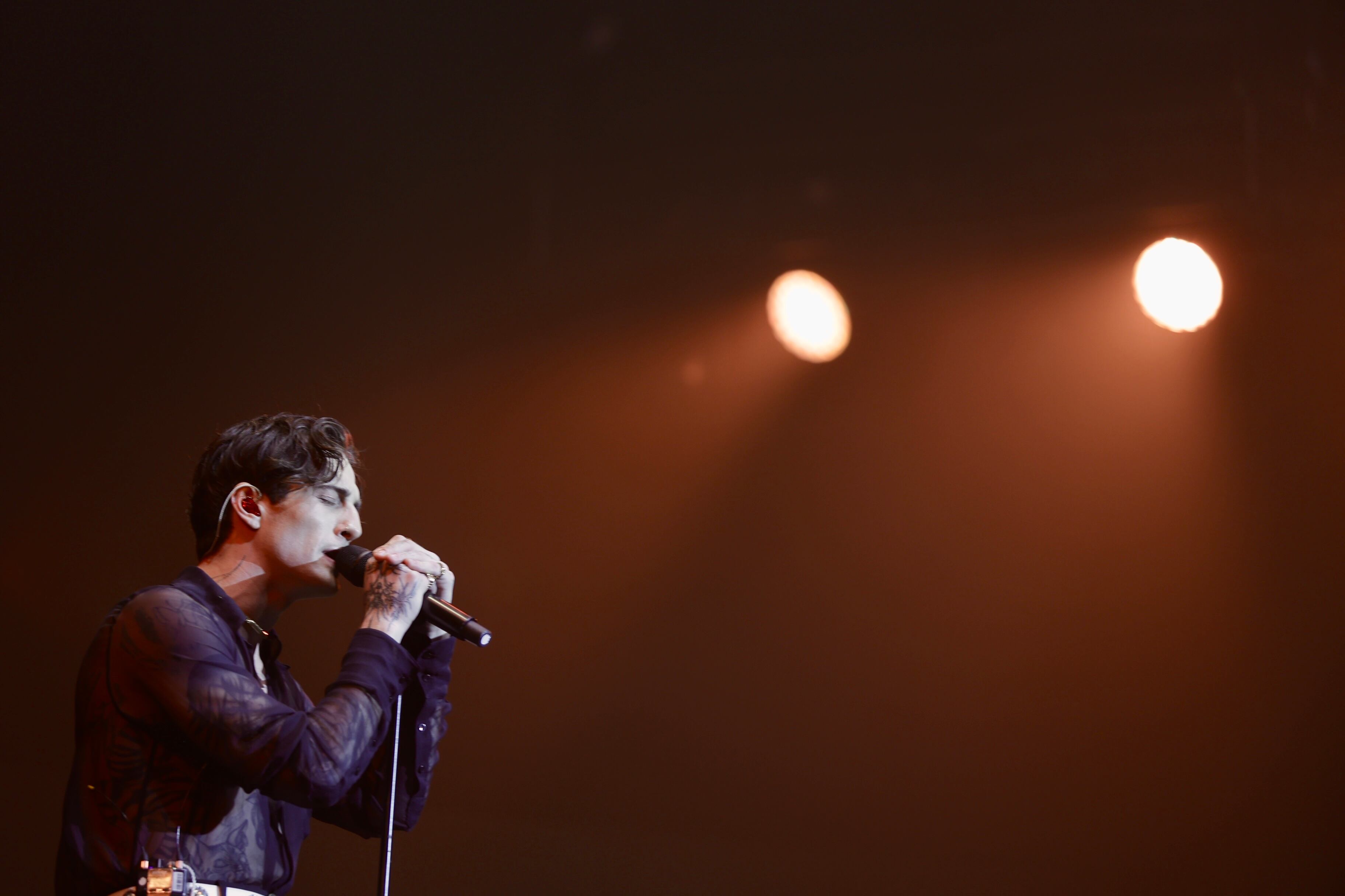 Eligió 'La Revuelta' para estrenar en España ‘Born With A Broken Heart’, pero ha elegido LOS40 Primavera Pop para compartirla en directo con miles de personas. Así arrancaba una noche mágica.