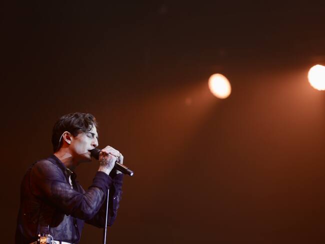 Eligió 'La Revuelta' para estrenar en España ‘Born With A Broken Heart’, pero ha elegido LOS40 Primavera Pop para compartirla en directo con miles de personas. Así arrancaba una noche mágica.