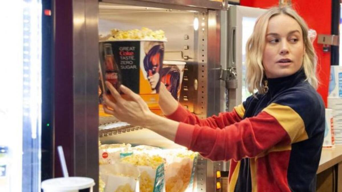 ¿Imaginás que en el cine la Capitana Marvel te venda palomitas de maíz?