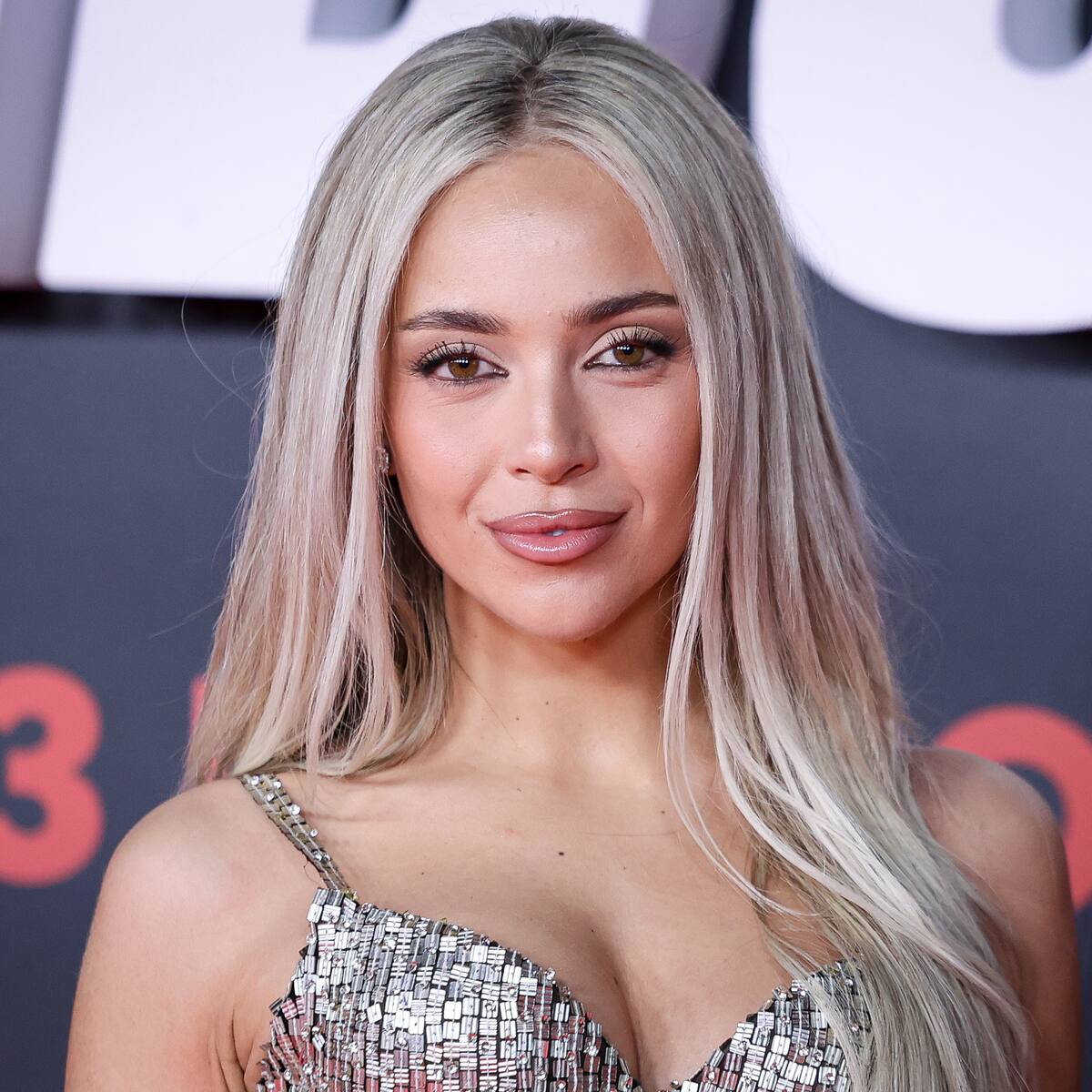 Ana Mena se junta en el estudio con el productor de Justin Bieber y Mariah Carey: "Esto es una simulación"