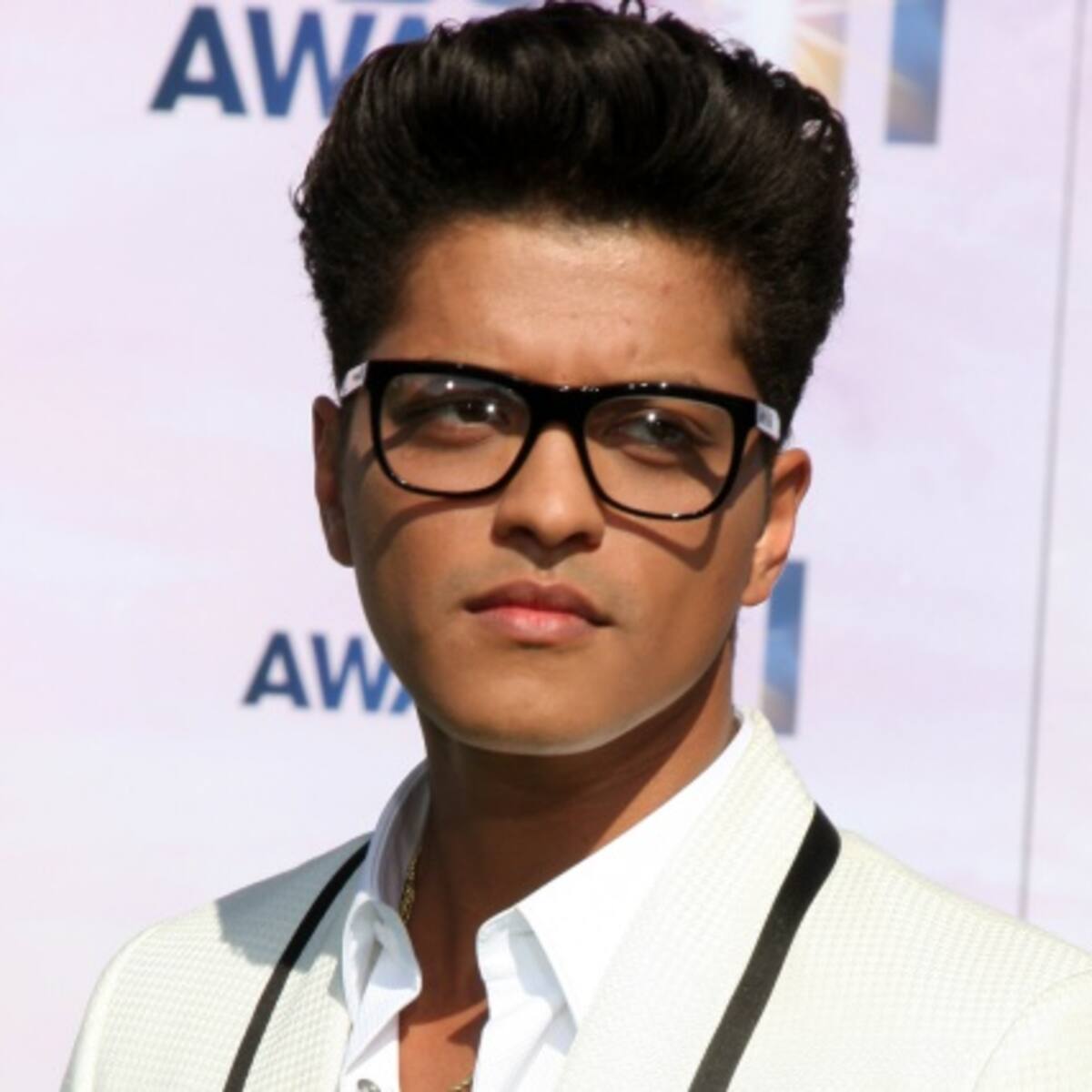 Paparazzis captan a Bruno Mars con unos cuantos kilitos de más