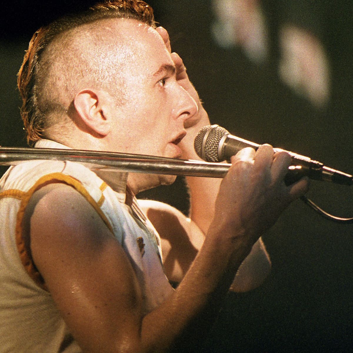 La violenta batalla campal de The Clash: Joe Strummer perdió los estribos y estampó “una Telecaster en la cabeza” de un fan