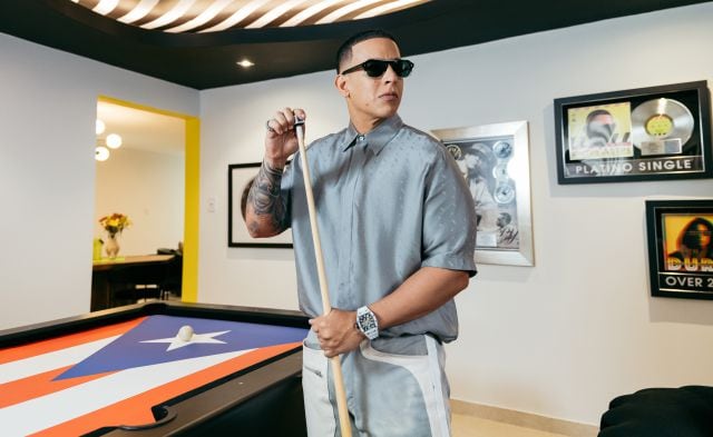 Imagen de Daddy Yankee en su casa en Luquillo cortesía de Tinkle.