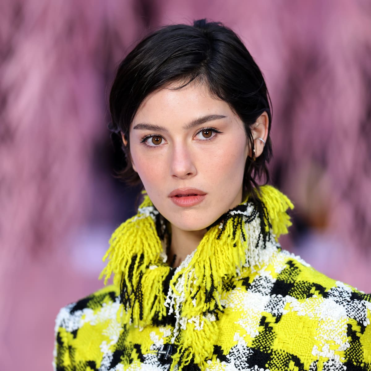 Así suena 'Badlands', la colaboración de Gracie Abrams y Mumford & Sons