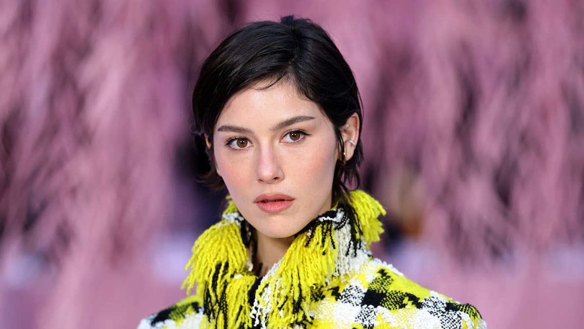 Así suena 'Badlands', la colaboración de Gracie Abrams y Mumford & Sons