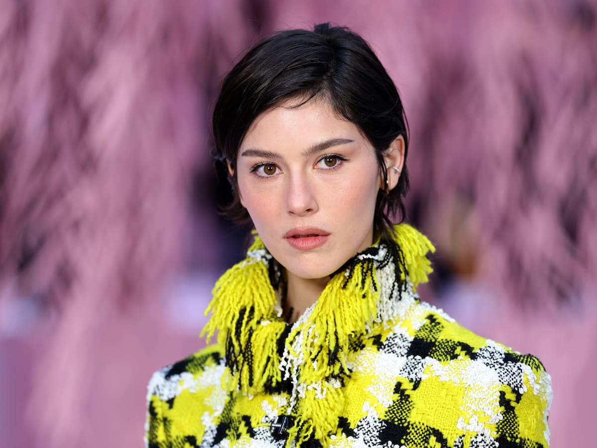 Así suena 'Badlands', la colaboración de Gracie Abrams y Mumford & Sons