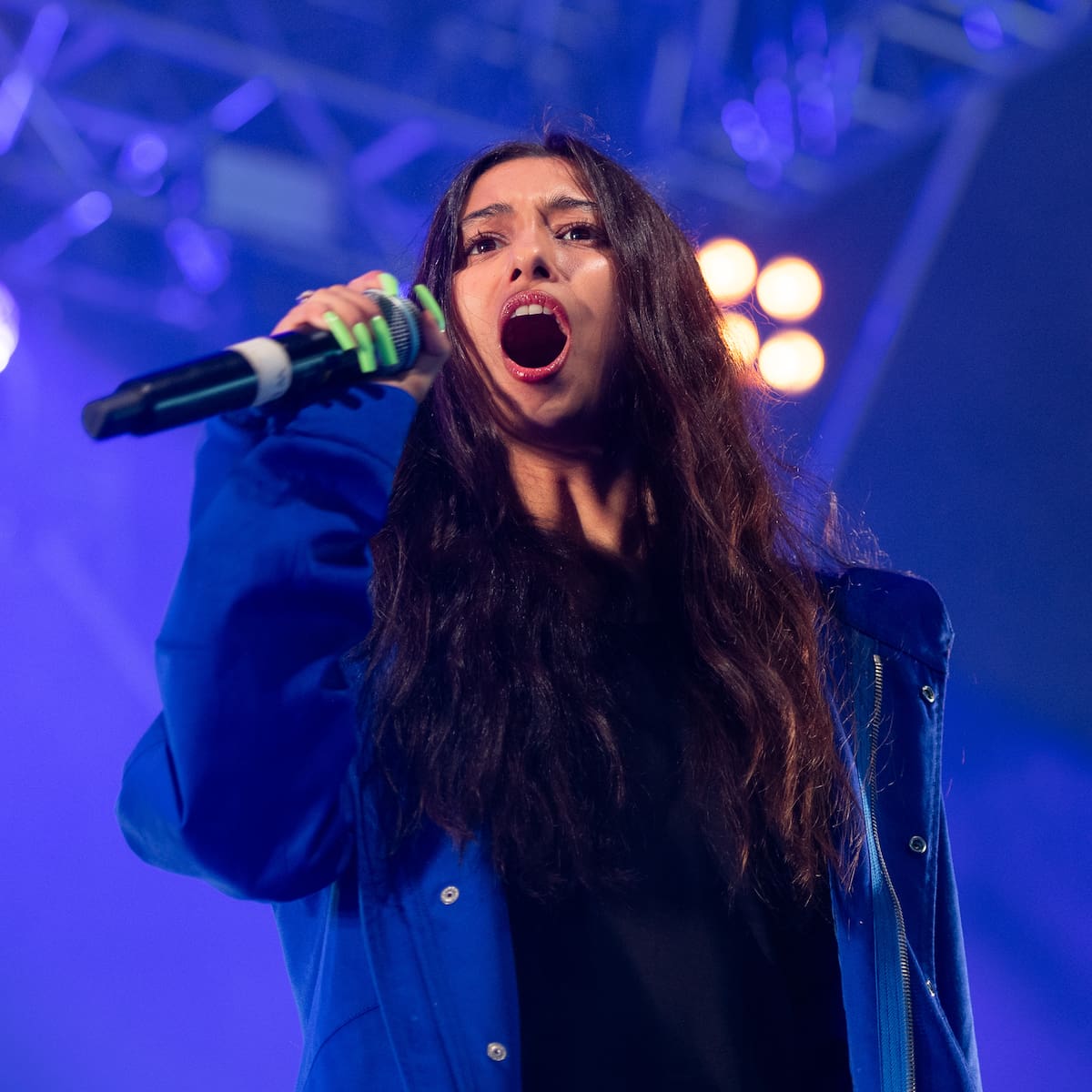 BB Trickz, a un paso de Selena Gomez, en su nueva canción: 'Joven y Salvaje'