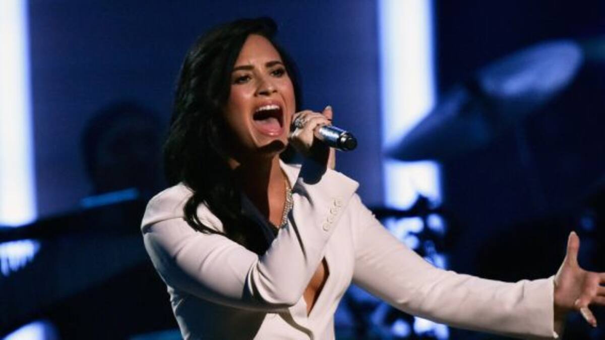 Demi Lovato también sabe imitar a Christina Aguilera