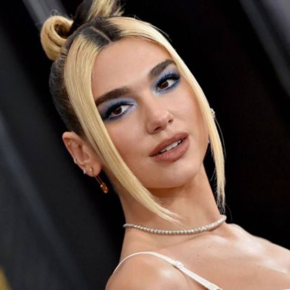 Dua Lipa calla a paparazzis con sus fotos en bikini