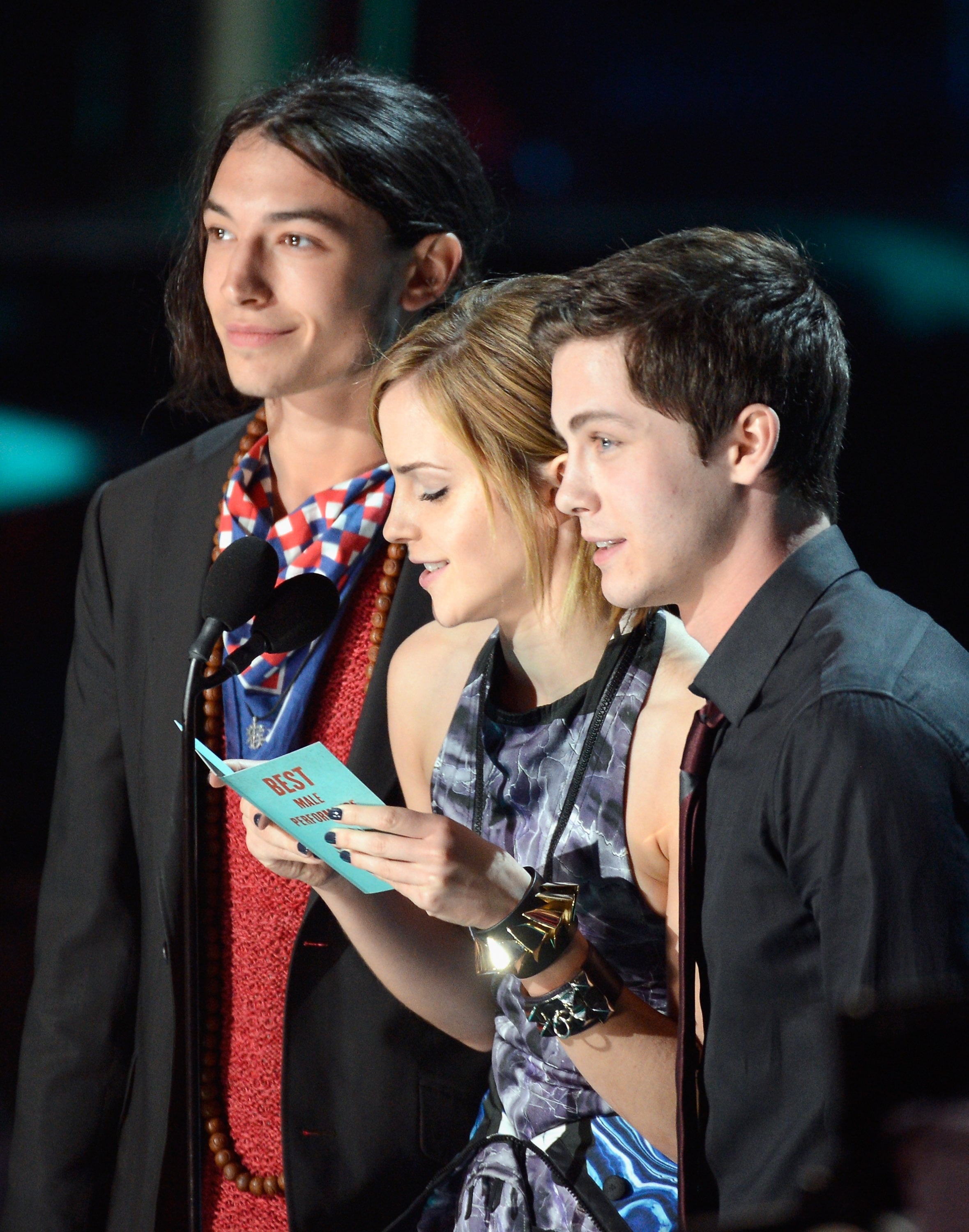 Ezra Miller, Emma Watson y Logan Lerman en los MTV Movie Awards de 2012