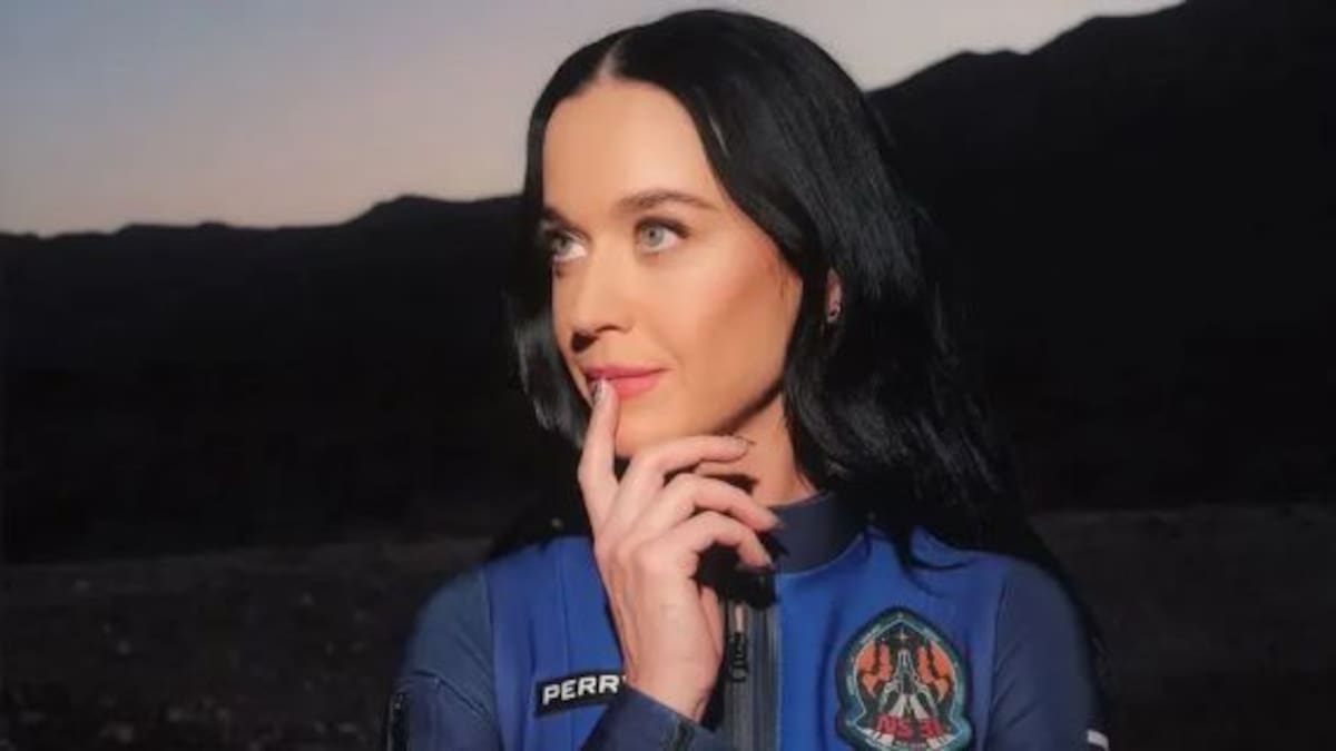 KATY PERRY CUMPLE SU SUEÑO Y VIAJA AL ESPACIO