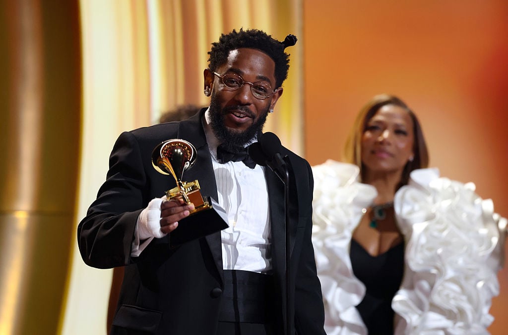 Kendrick Lamar acepta el premio al Mejor Álbum de Rap por "GNX" en el escenario durante la 68ª entrega de los premios GRAMMY en el Crypto.com Arena, el 1 de febrero de 2026 en Los Ángeles, California.