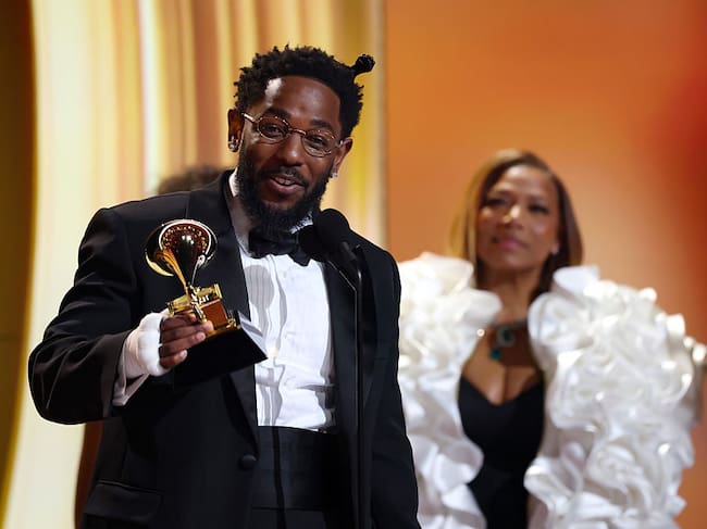 Kendrick Lamar acepta el premio al Mejor Álbum de Rap por "GNX" en el escenario durante la 68ª entrega de los premios GRAMMY en el Crypto.com Arena, el 1 de febrero de 2026 en Los Ángeles, California.