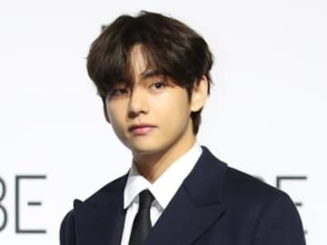 V (BTS) da positivo en COVID-19