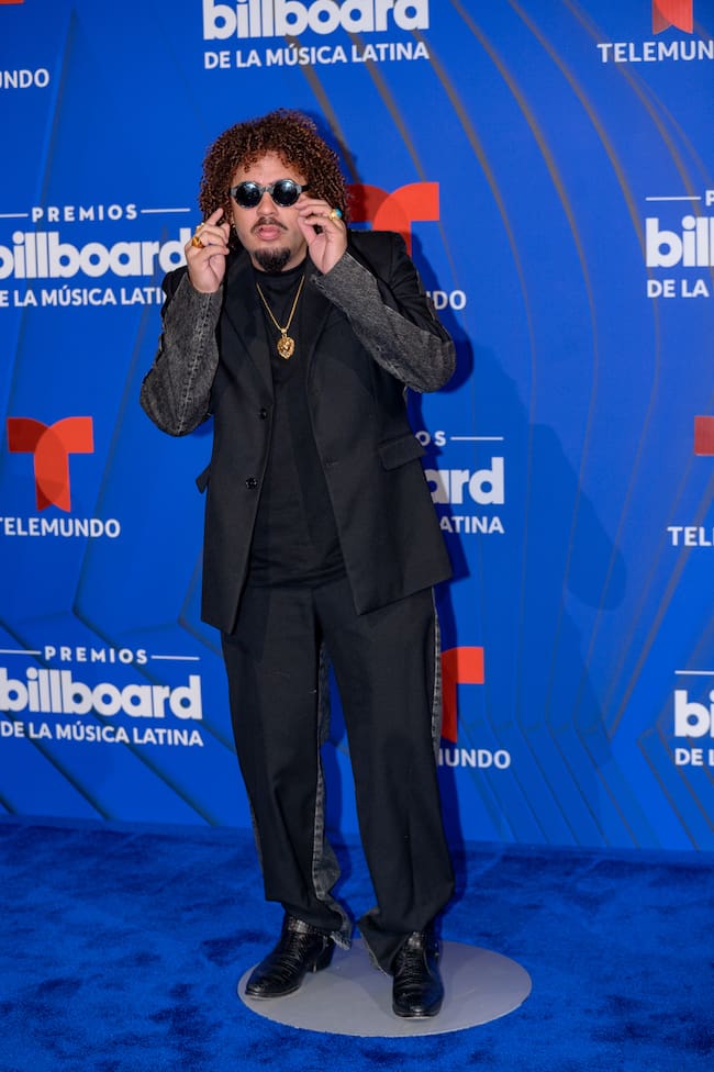 El productor Maffio , al que hemos visto en el documental de Beatriz Luengo y Yotuel Romero, tampoco quiso perderse esta gala y cumplió con el negro y las gafas de sol.