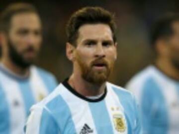 Las fotos prohibidas que le enviaron a Lionel Messi y que tienen furiosa a su esposa