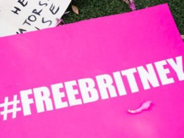 Britney Spears: Empezó con varios topless y ahora se ha dado la vuelta para mostrar su trasero