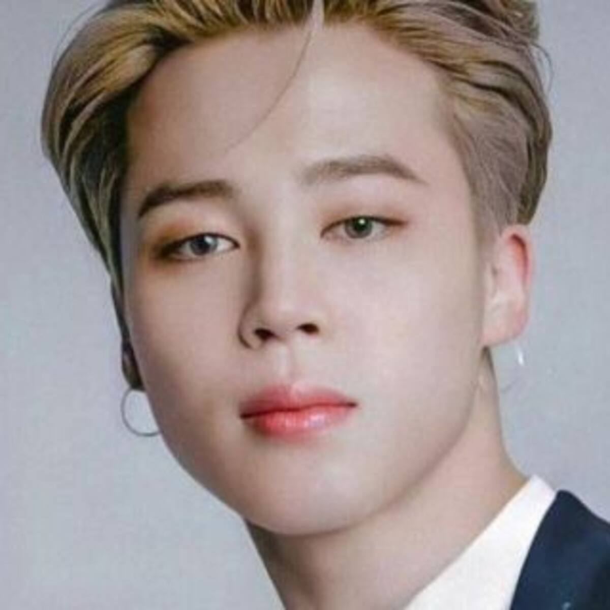 Joven británico se somete a cirugías para parecerse a Jimin de BTS