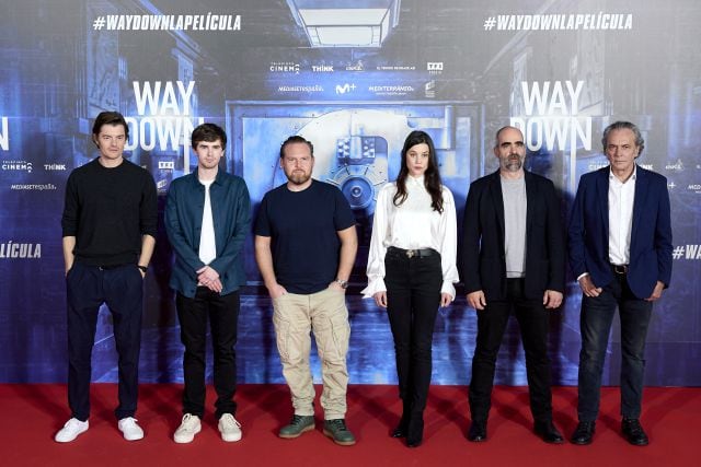 (De izquierda a derecha) Sam Riley, Freddie Highmore, Axel Stein, Astrid Berges-Frisbey, Luis Tosar y José Coronado acuden a la presentación de 'Way Down' en Madrid, el 12 de noviembre de 2021