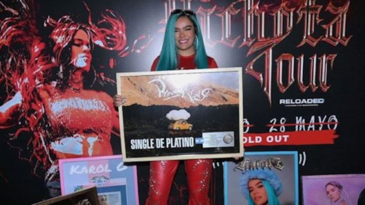 Karol G recibió el Single de Platino por el éxito global "PROVENZA"