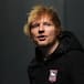 Ed Sheeran adelanta el estreno de su disco 'Play' gracias a unas cabinas telefónicas de lo más 'trend'