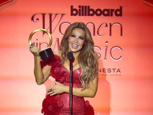 Thalía recibe el premio Icono en los Billboard Women in Music 2026, celebrados en el Hollywood Palladium el 29 de abril de 2026 en Los Ángeles, California. (Foto de Rich Polk/Billboard vía Getty Images)