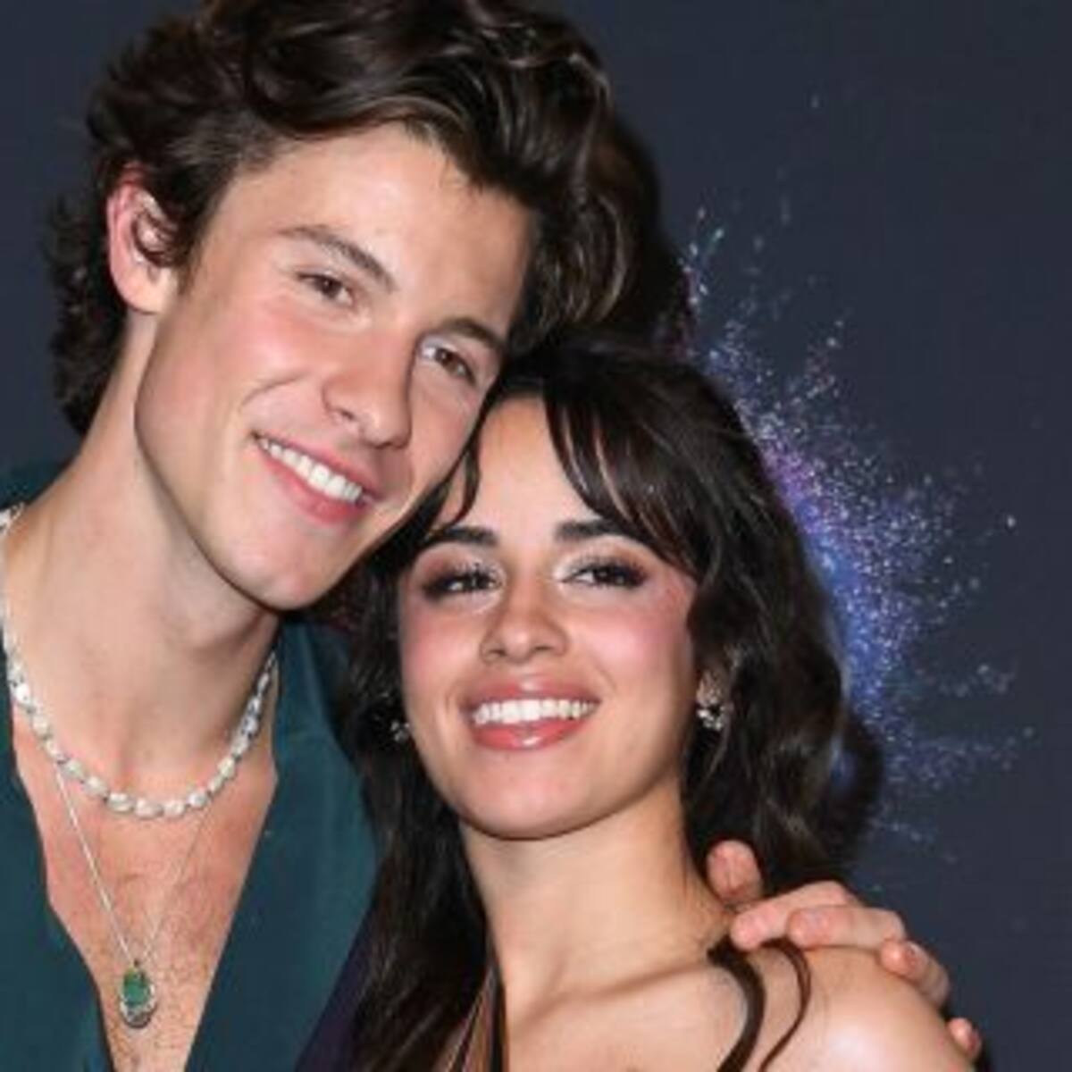 Muy románticos: Las fotos de Camila Cabello y Shawn Mendes, a los besos