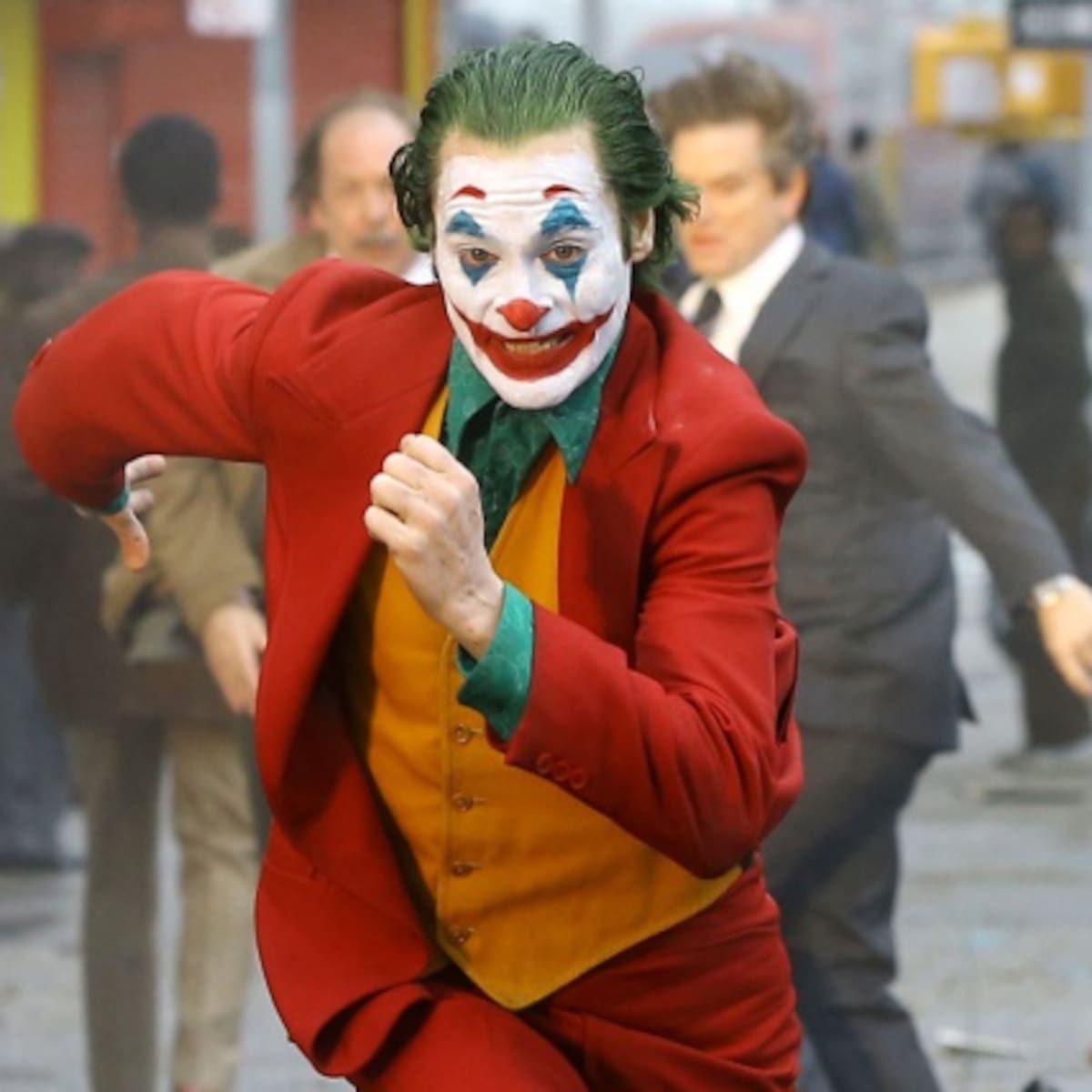 Revelan nuevo video de Joaquin Phoenix escapando de la policía vestido de Joker