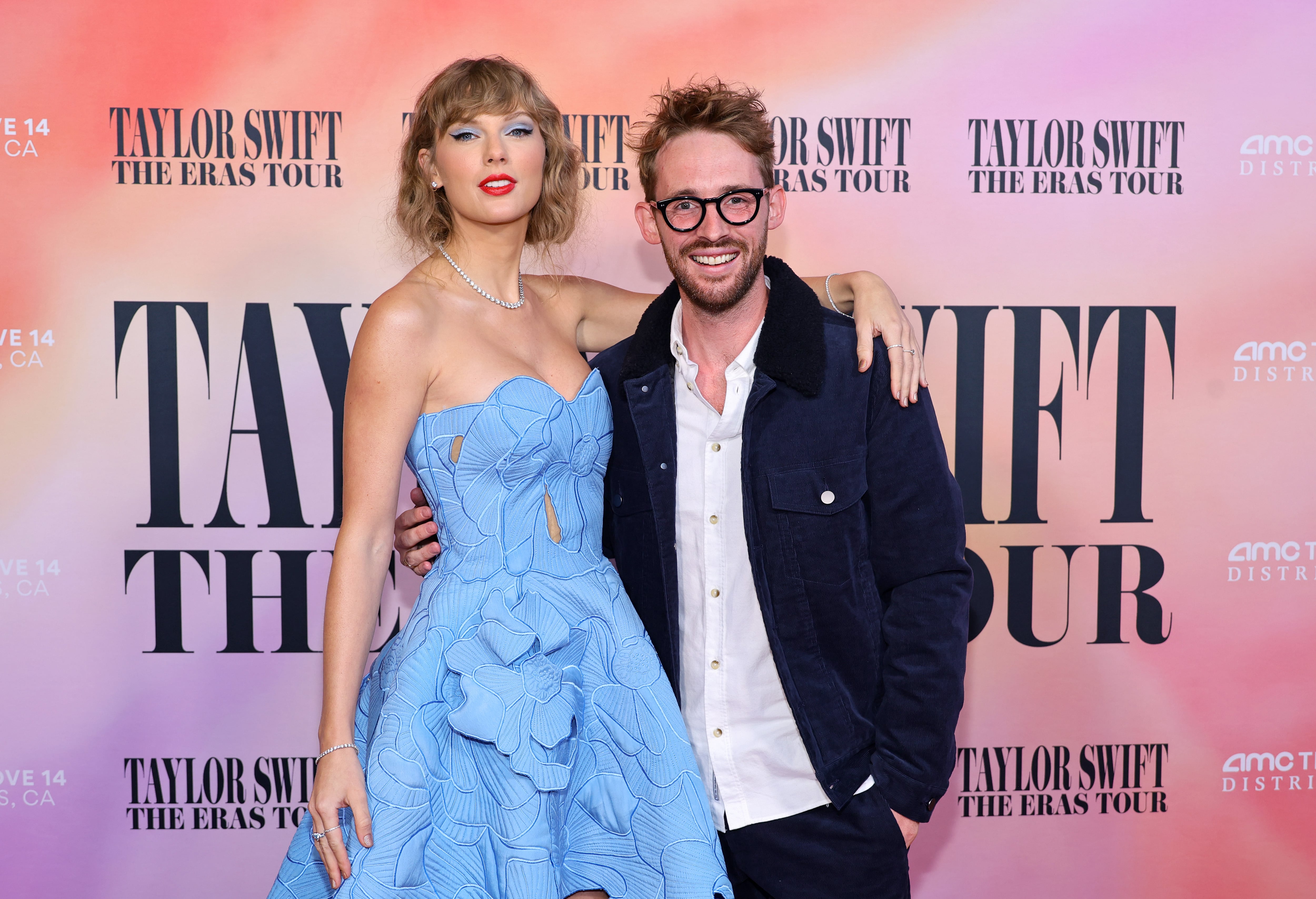 Taylor Swift, en la premiere de The Eras Tour concert film con el director Sam Wrench