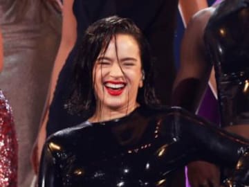 De Rosalía a Shakira: las fotos navideñas de nuestros famosos