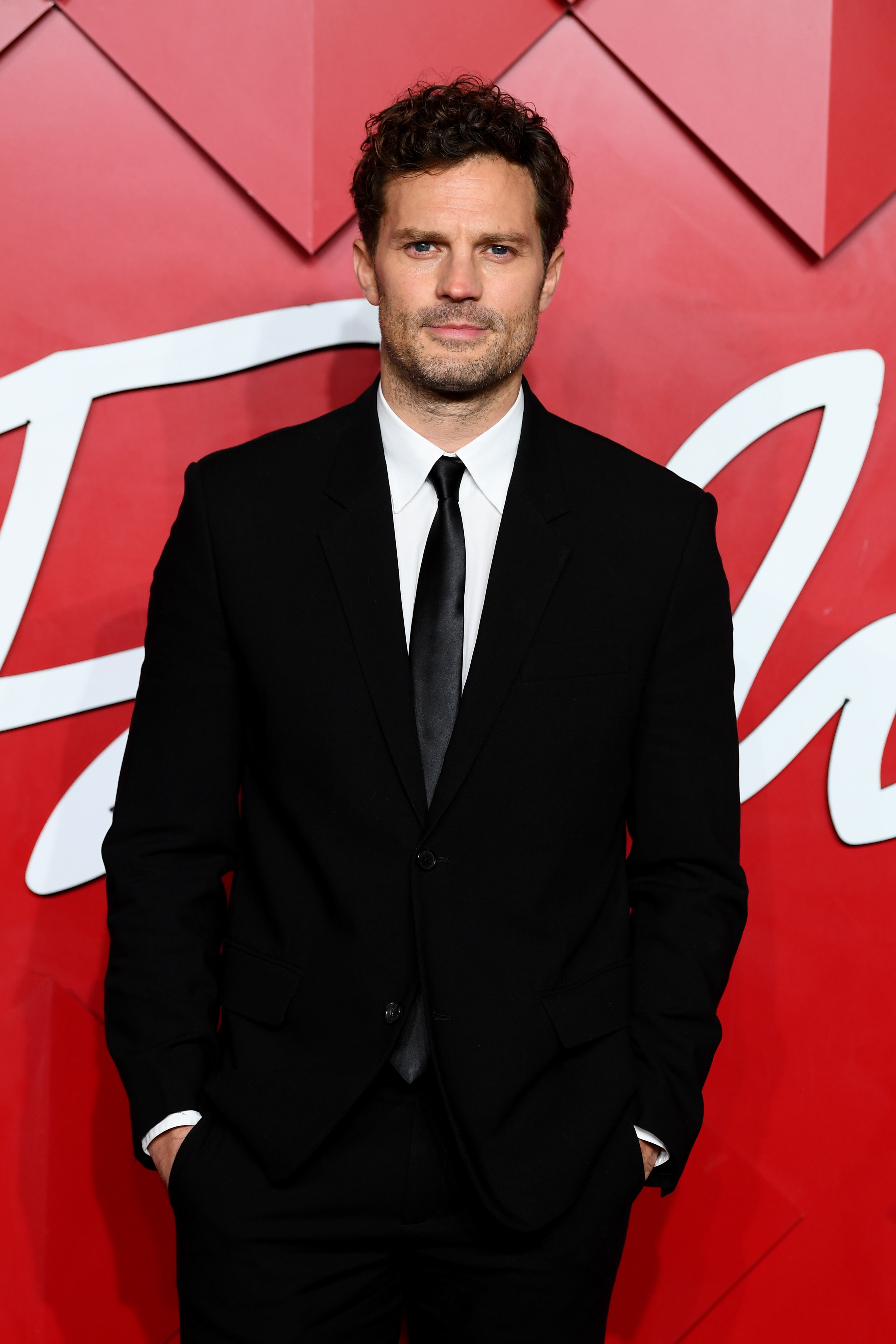 Jamie Dornan en la alfombra de The Fashion Awards 2024 en el Royal Albert Hall - Getty Images for BFC