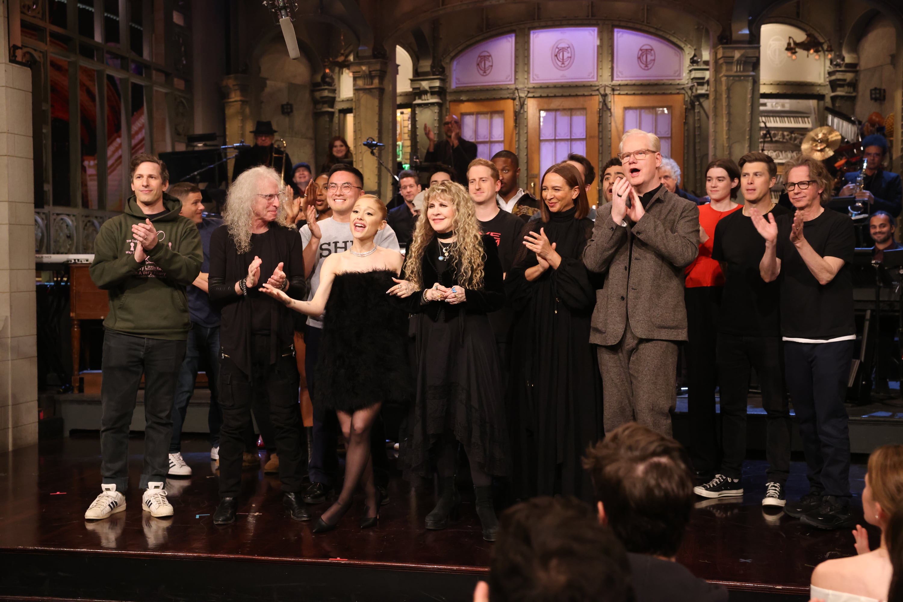 Ariana Grande, Stevie Nicks, Andy Samberg, Maya Rudolph, Jim Gaffigan y Dana Carvey en &#039;SNL&#039;. / Will Heath/NBC via Getty