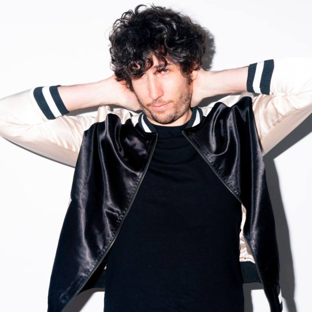 Así es Amatria, el artista que fusiona música techno y tradición manchega