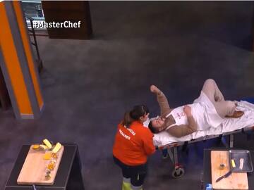 Abandono repentino en 'MasterChef 13': un concursante se desploma en mitad de una prueba