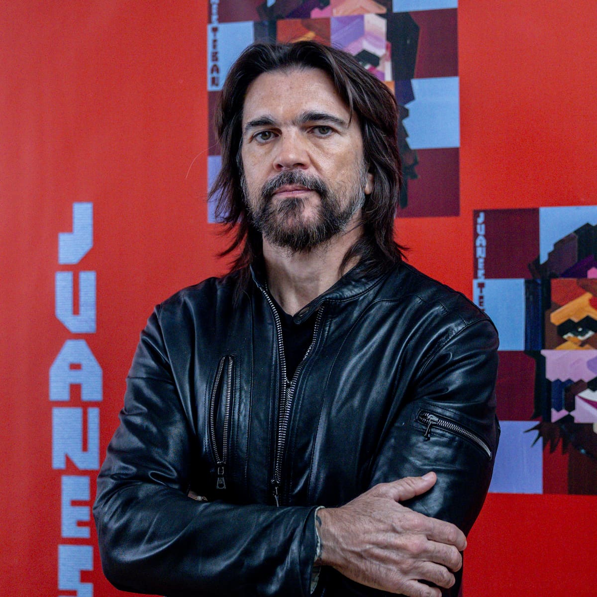 El día que Mick Jagger sujetó la partitura a Juanes: “Se me olvidaron las gafas”