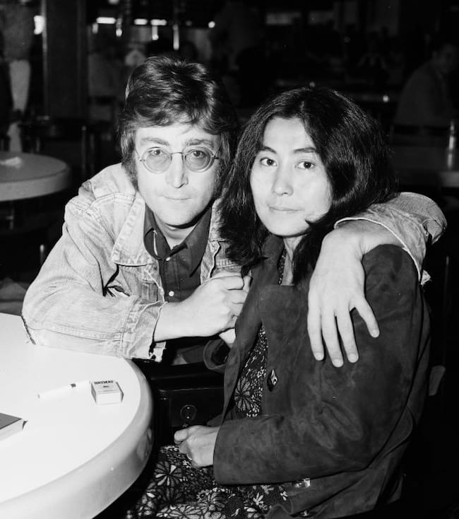 John Lennon y Yoko Ono, 1971.