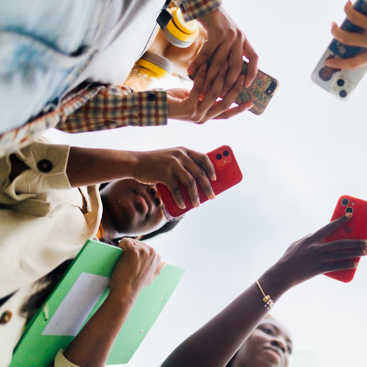 Europa declara la guerra a los móviles irreparables: esto cambia a partir de 2027