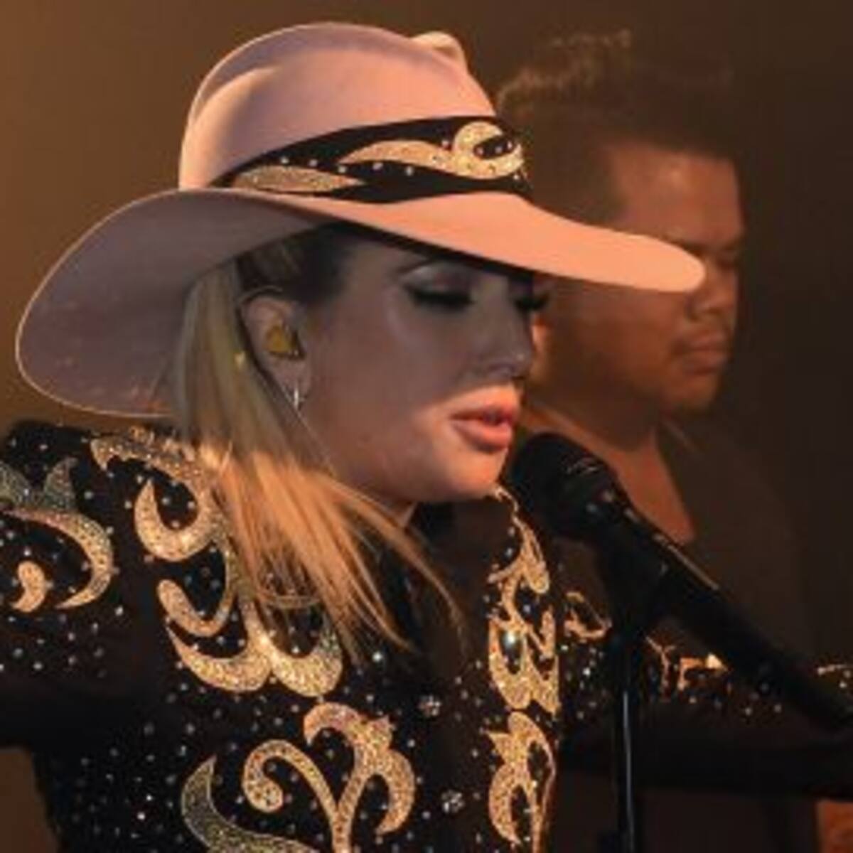 Así fue el mini concierto de Lady Gaga