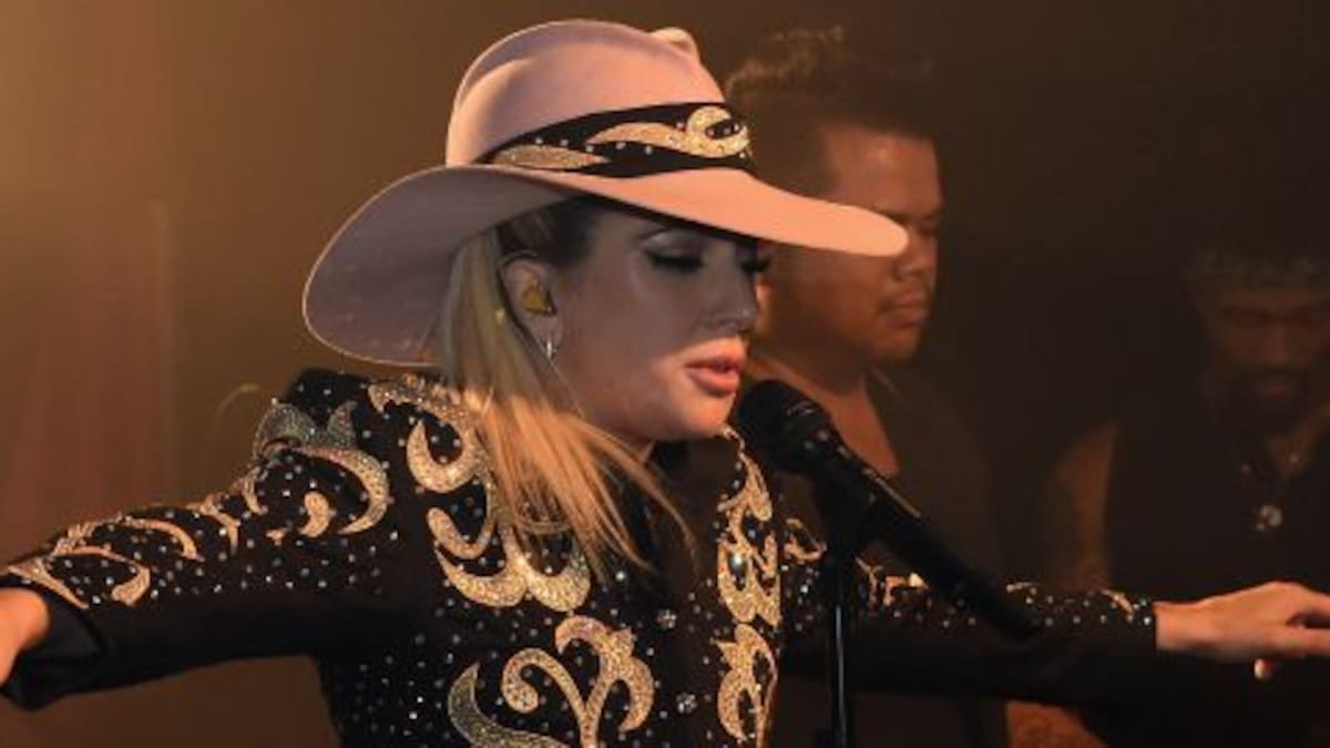 Así fue el mini concierto de Lady Gaga