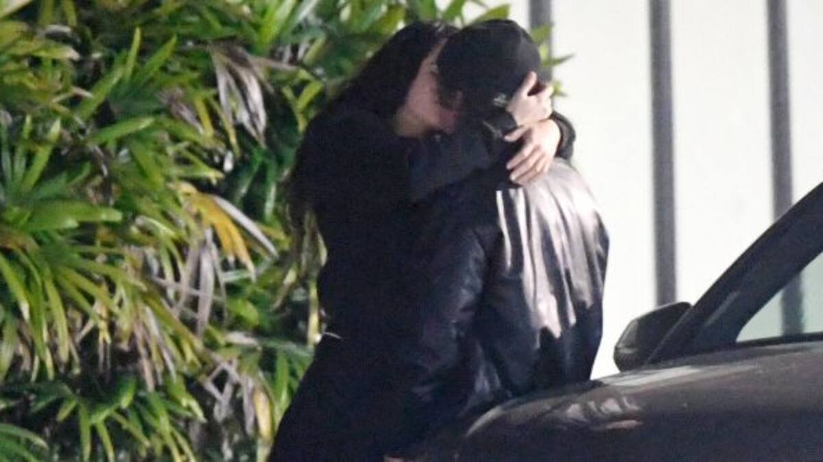 Rosalía y Jeremy Allen White confirman su relación con un apasionado beso en público