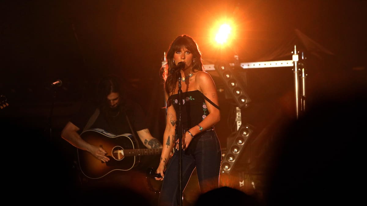 'Dandelion' de Ella Langley: crítica del álbum de la joven más prometedora del country norteamericano