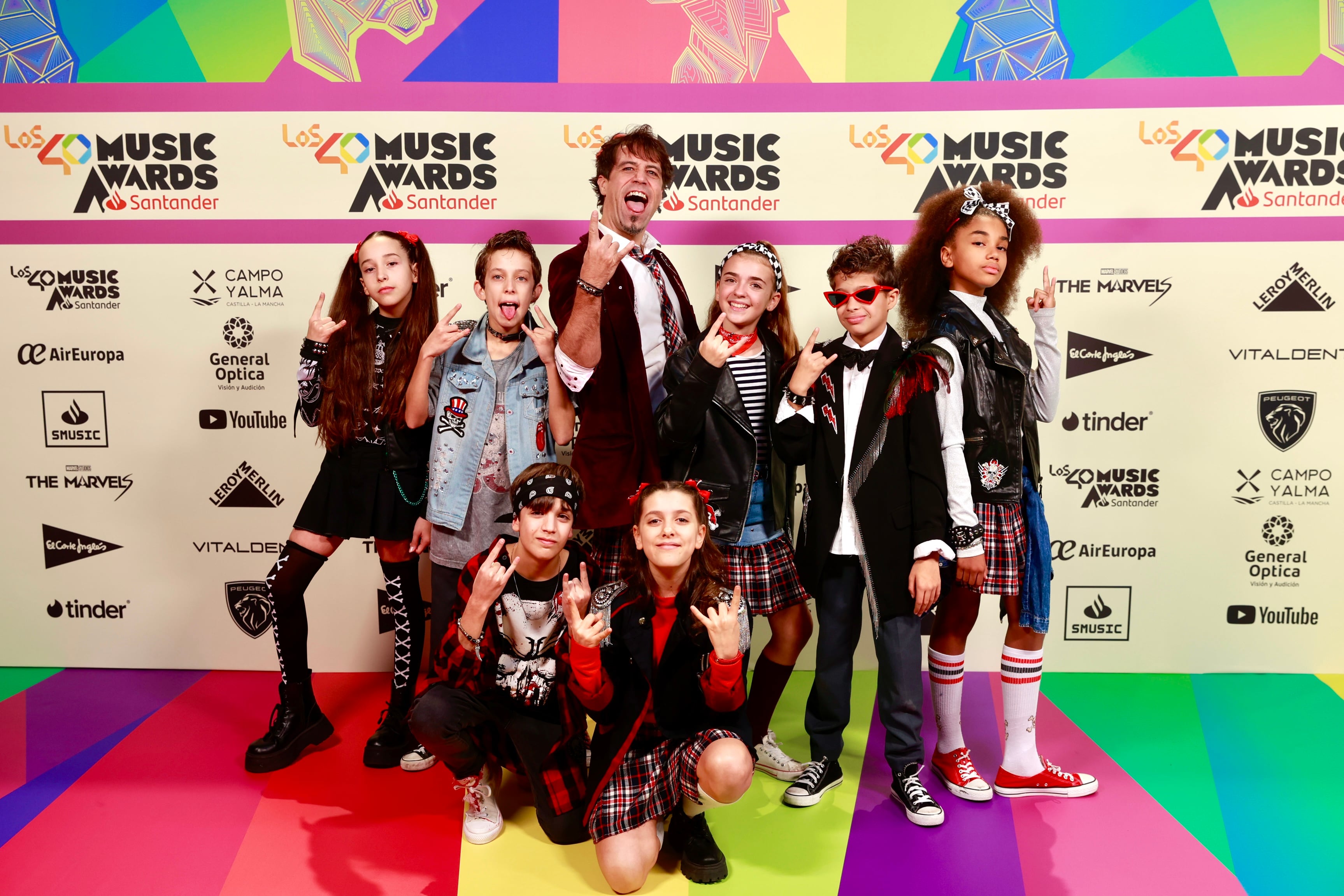 School Of Rock en la alfombra roja de LOS40 Music Awards Santander 2023 / Foto: Jorge París y Elena Buenavista