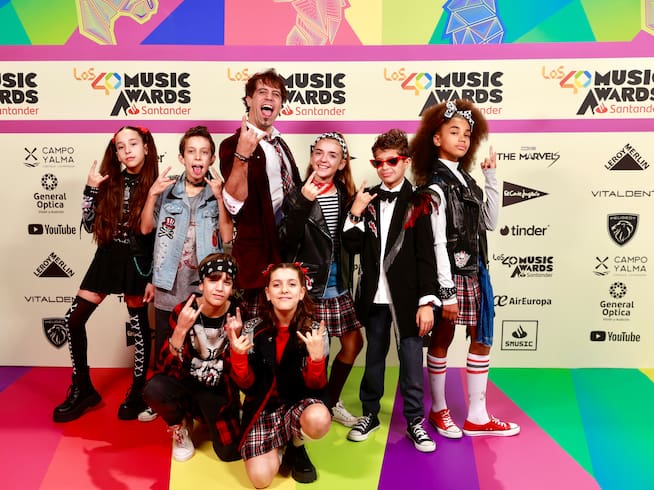 School Of Rock en la alfombra roja de LOS40 Music Awards Santander 2023 / Foto: Jorge París y Elena Buenavista