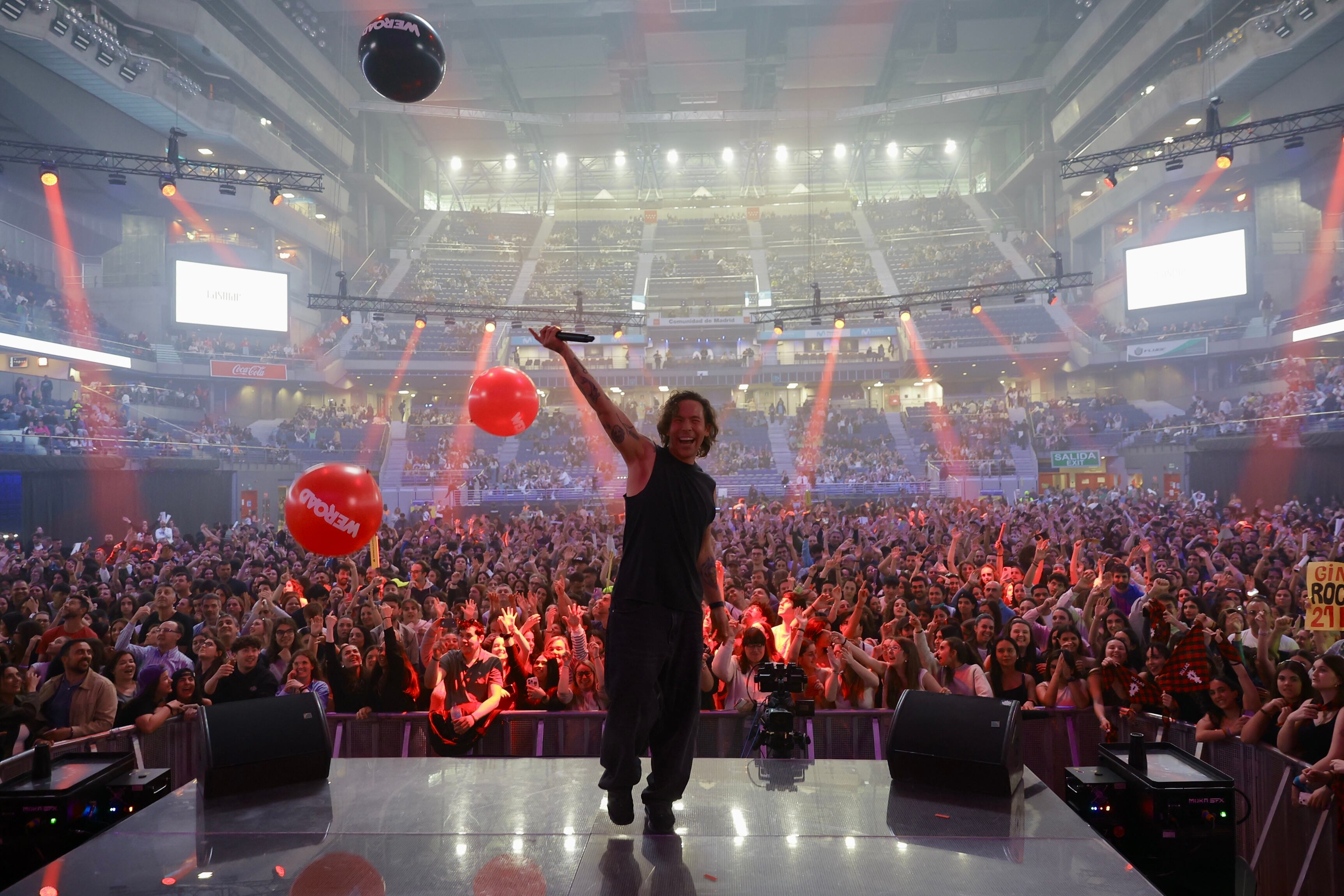 Si hay fiesta, hay DJ, y el nuestro, siempre, es Óscar Martínez que sabe, mejor que nadie, animar el ambiente. Con él es imposible estar down, aunque no se olvida de los suyos y ha recordado a las víctimas de la DANA.
