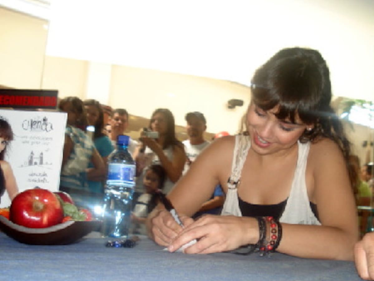 Chenoa 27