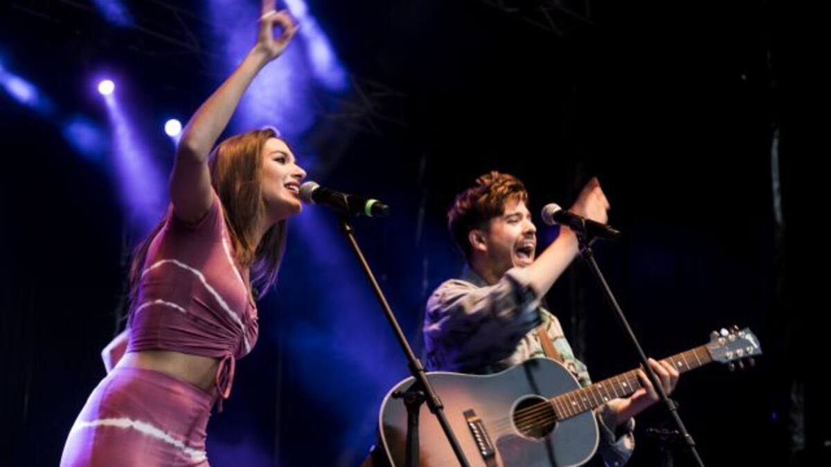 Ana Guerra y Roi Méndez se marcan un mash-up de ‘Shape of you’ y ‘Lo Malo’ impresionante