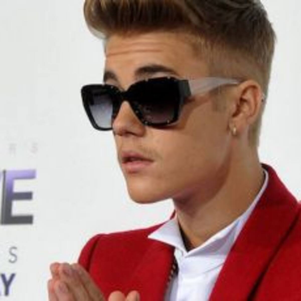 ¿Justin Bieber de novio con una ex conejita Playboy?