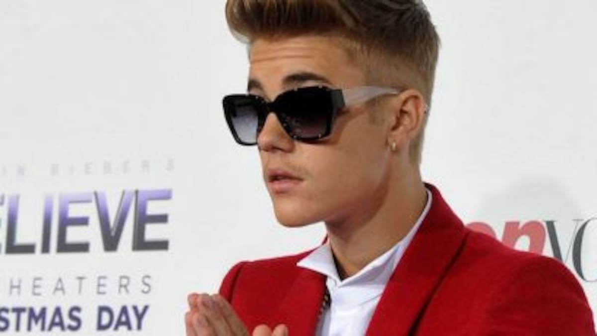 ¿Justin Bieber de novio con una ex conejita Playboy?